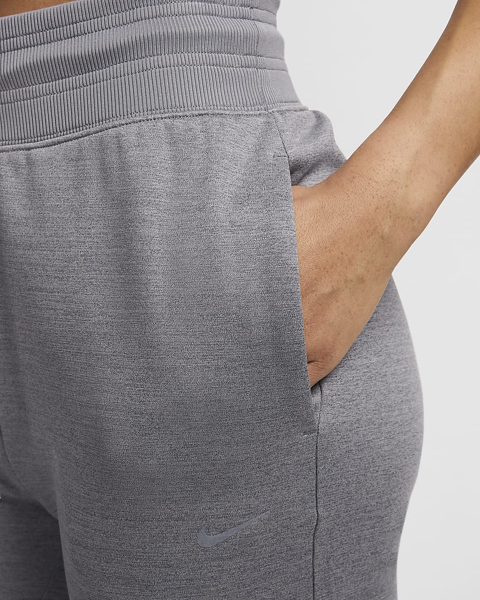 Nike therma sweatpants womens online